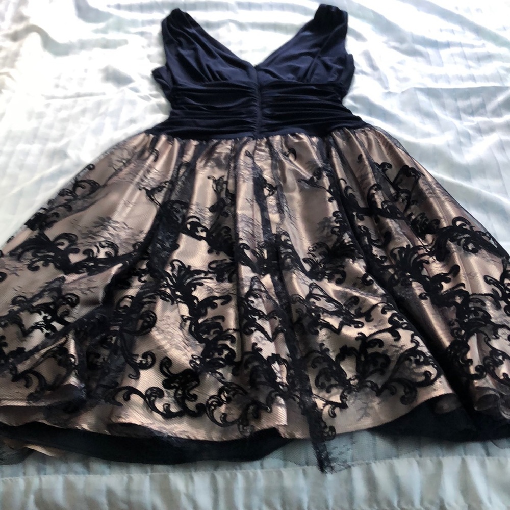Dress - Picture 4 of 6